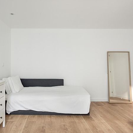 Joivy Minimalistic Apt W Patio In Principe Real Lissabon Exterior foto