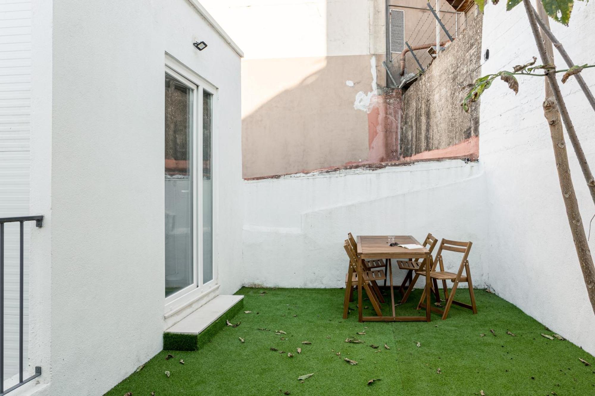 Joivy Minimalistic Apt W Patio In Principe Real Lissabon Exterior foto