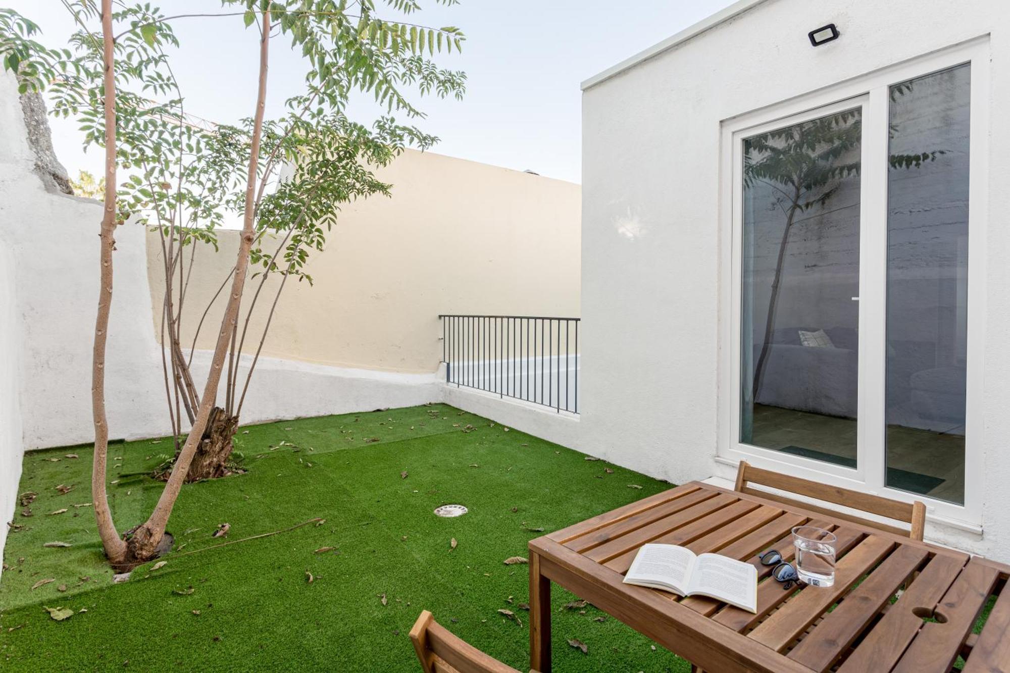 Joivy Minimalistic Apt W Patio In Principe Real Lissabon Exterior foto